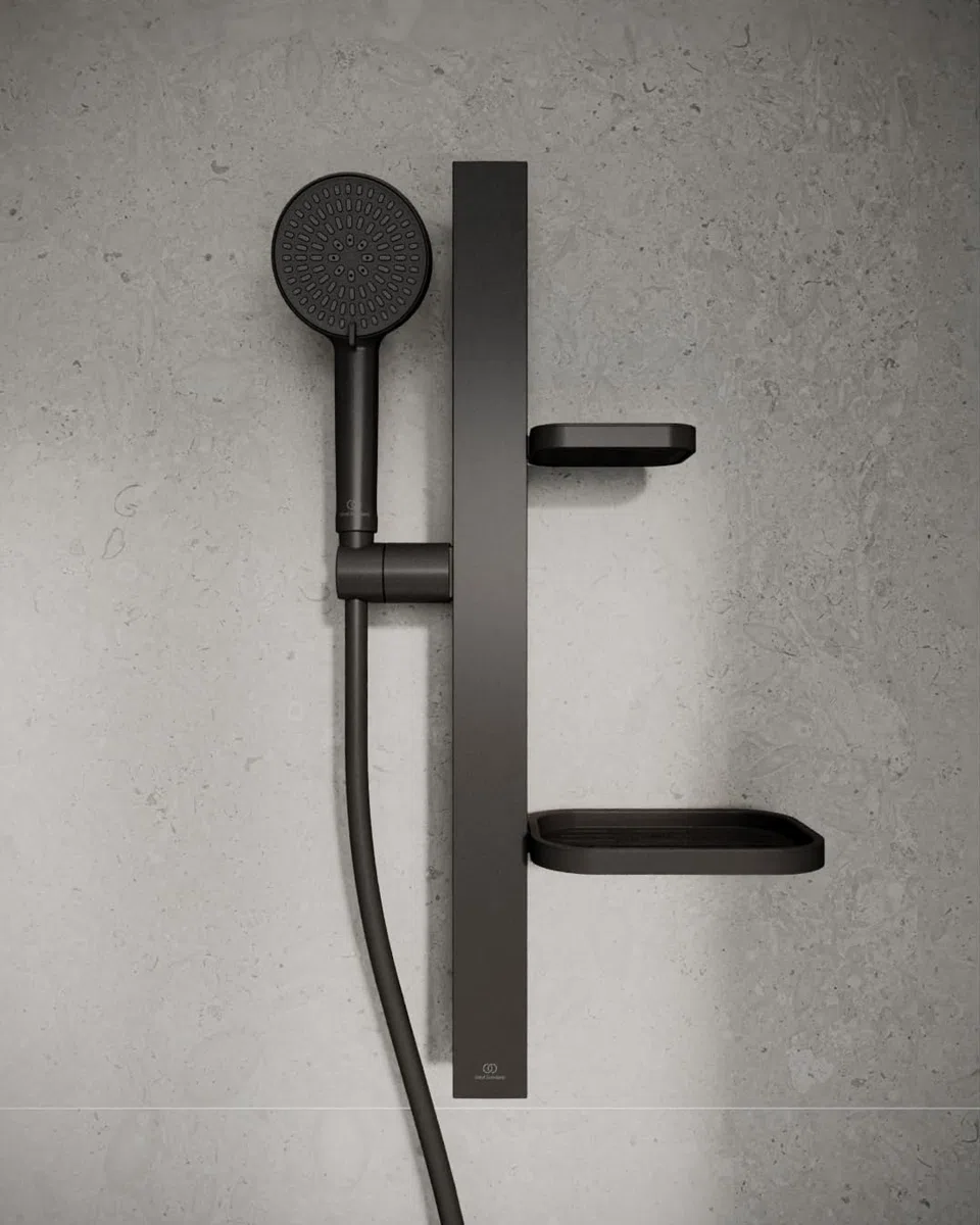 Ideal Standard Idealrain Alu+ Ensemble de douche, Pomme de douche économique avec deux types de jets (SilkRain et Rain) et supports réglables – Noir Mat (349x157x600 mm)